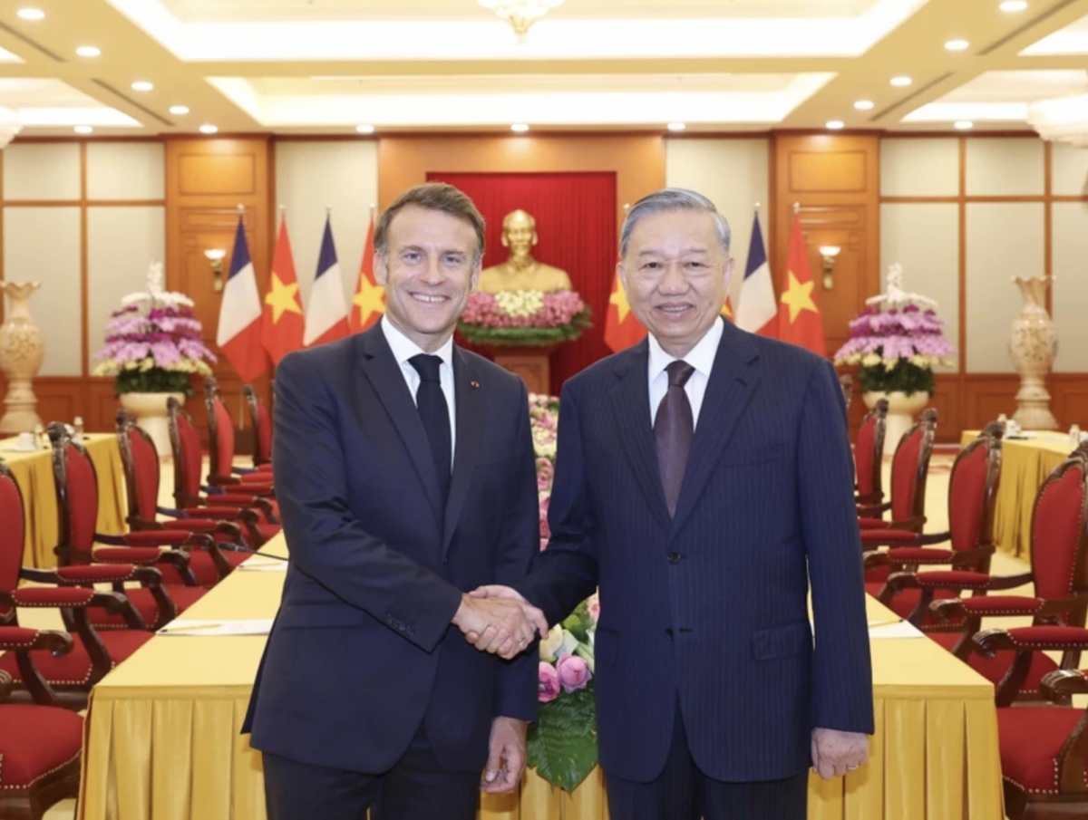 Vietnam treasures multifaceted collaboration with France: Party chief